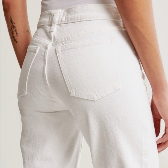 Abercrombie 90s Straight Mid Rise Jeans, White - Size 26 (2) - Picture 3 of 13
